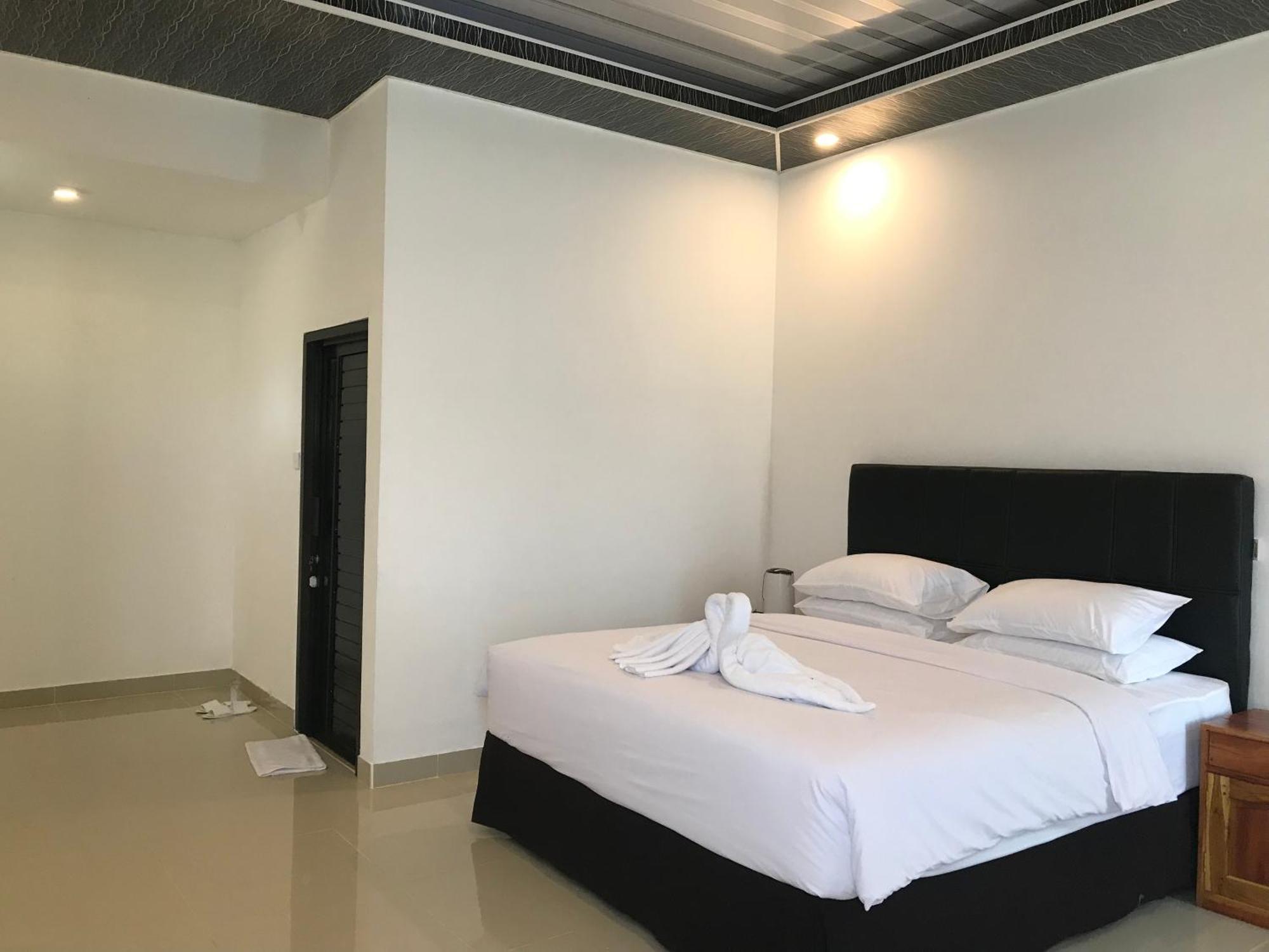Pohon Purba Resort & Restaurant Labuhan Pandan Екстер'єр фото
