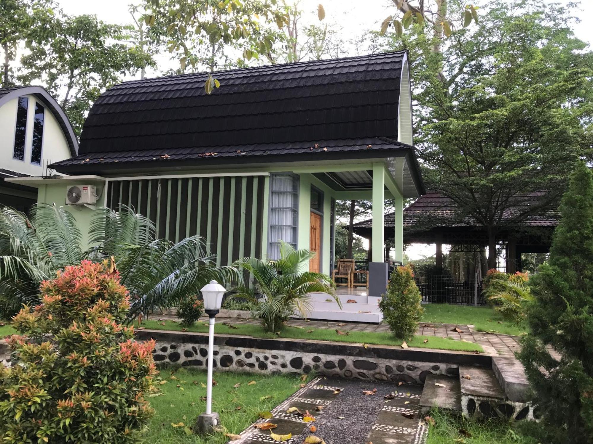 Pohon Purba Resort & Restaurant Labuhan Pandan Екстер'єр фото